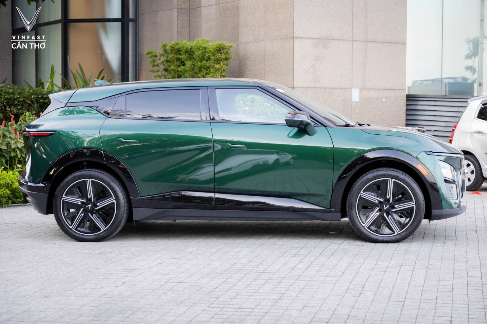 ngoai-that-vf-7-plus