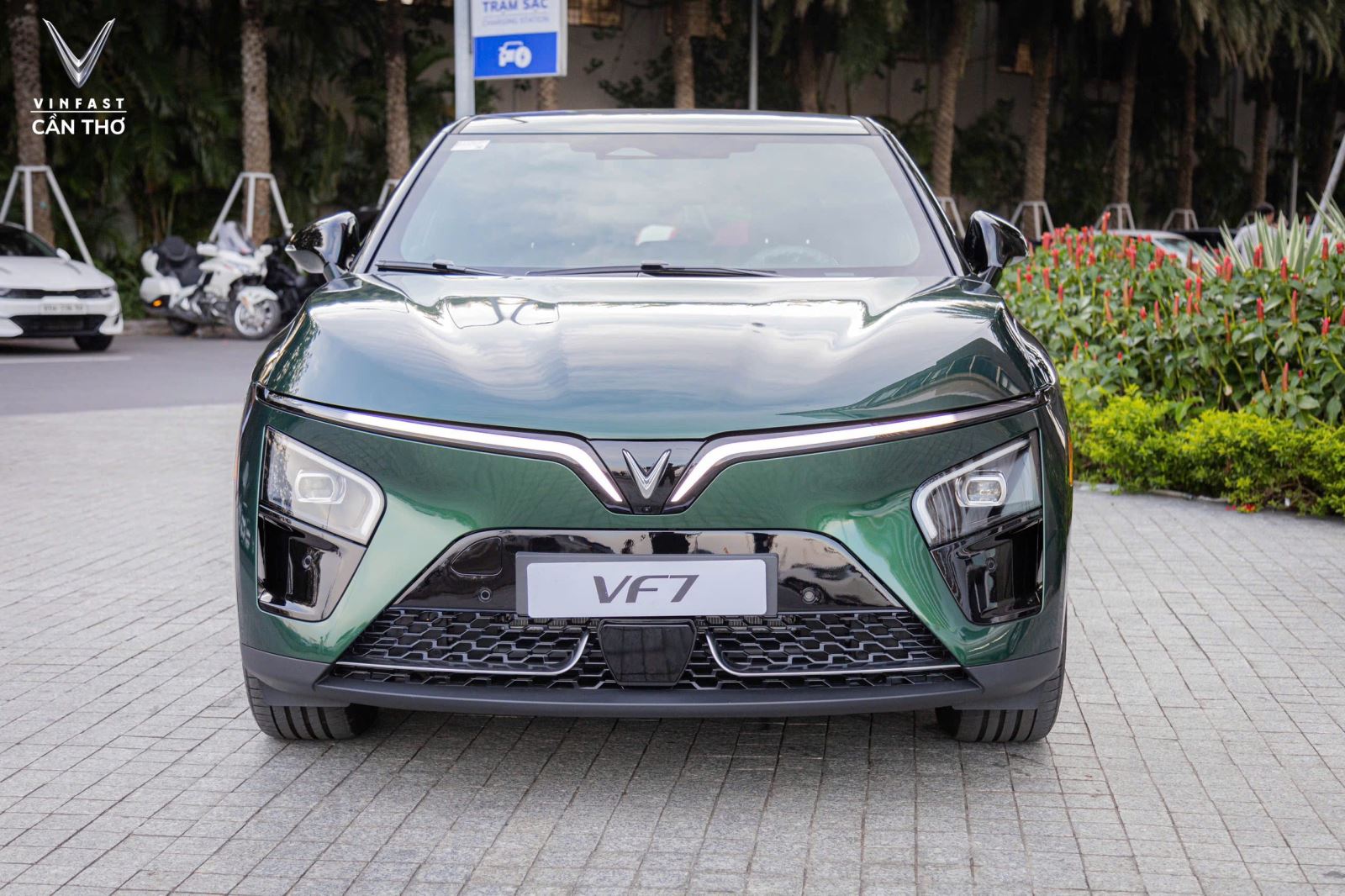 ngoai-that-vf-7-plus