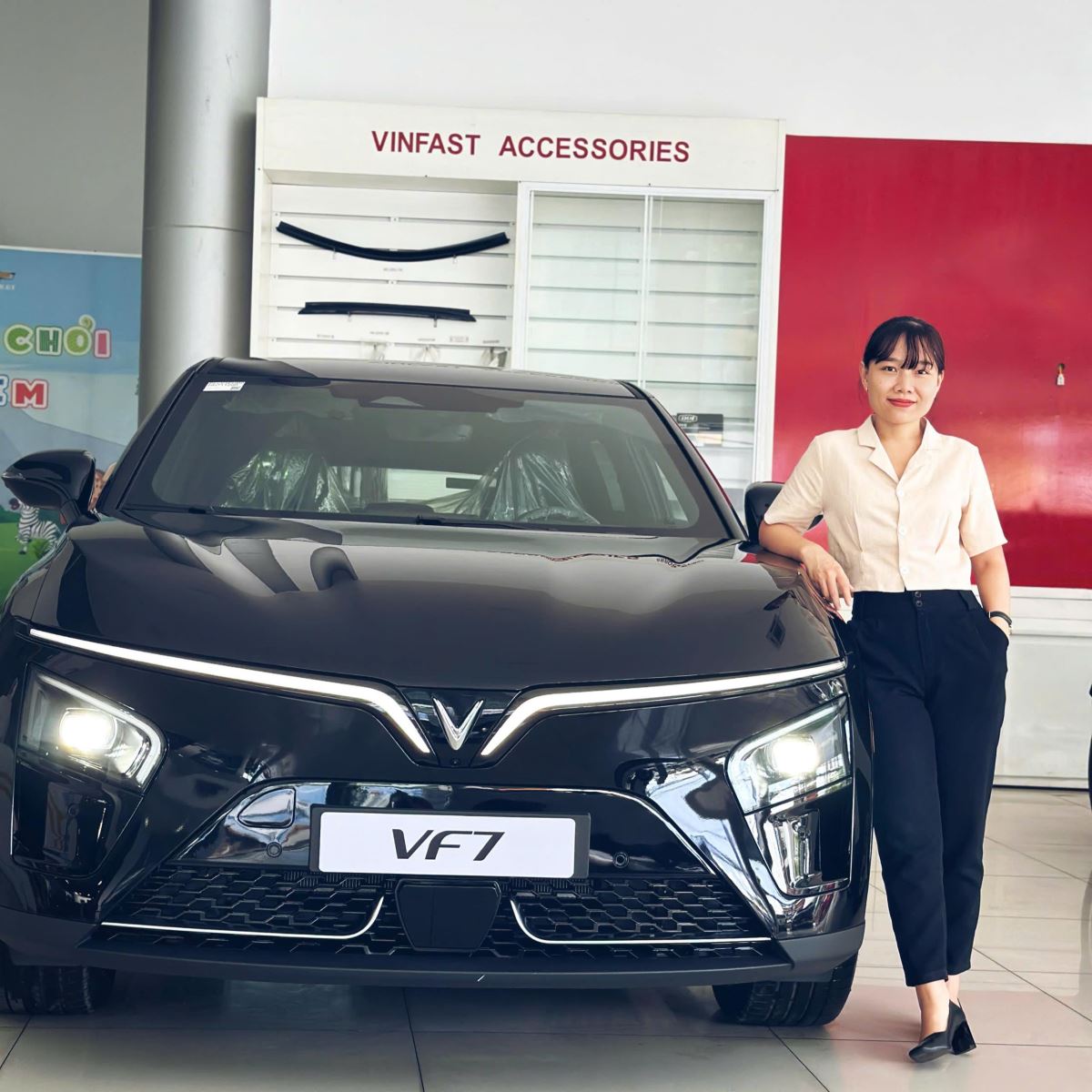 ngoai-that-vf-7-plus