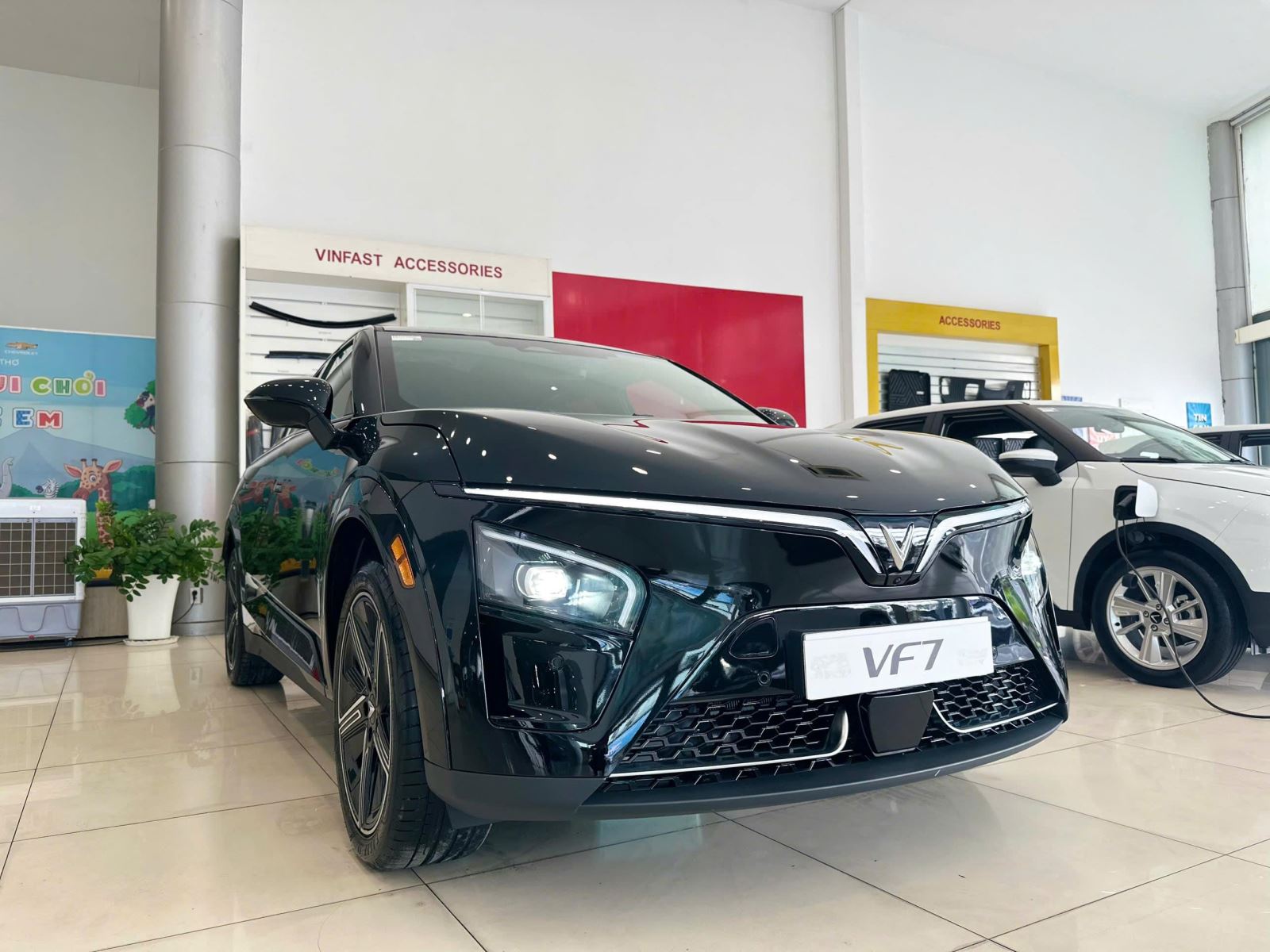 ngoai-that-vf-7-plus