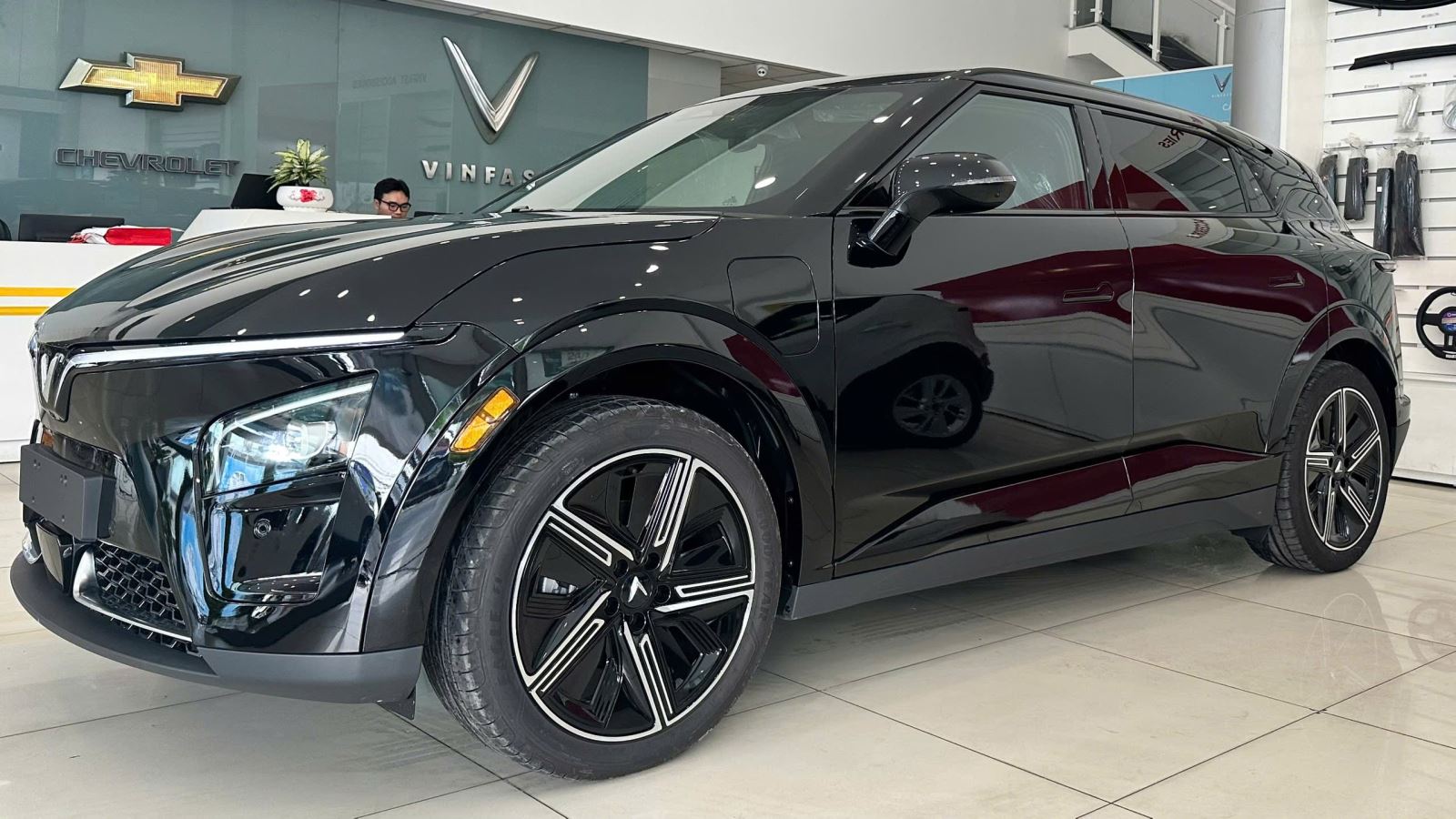 ngoai-that-vf-7-plus