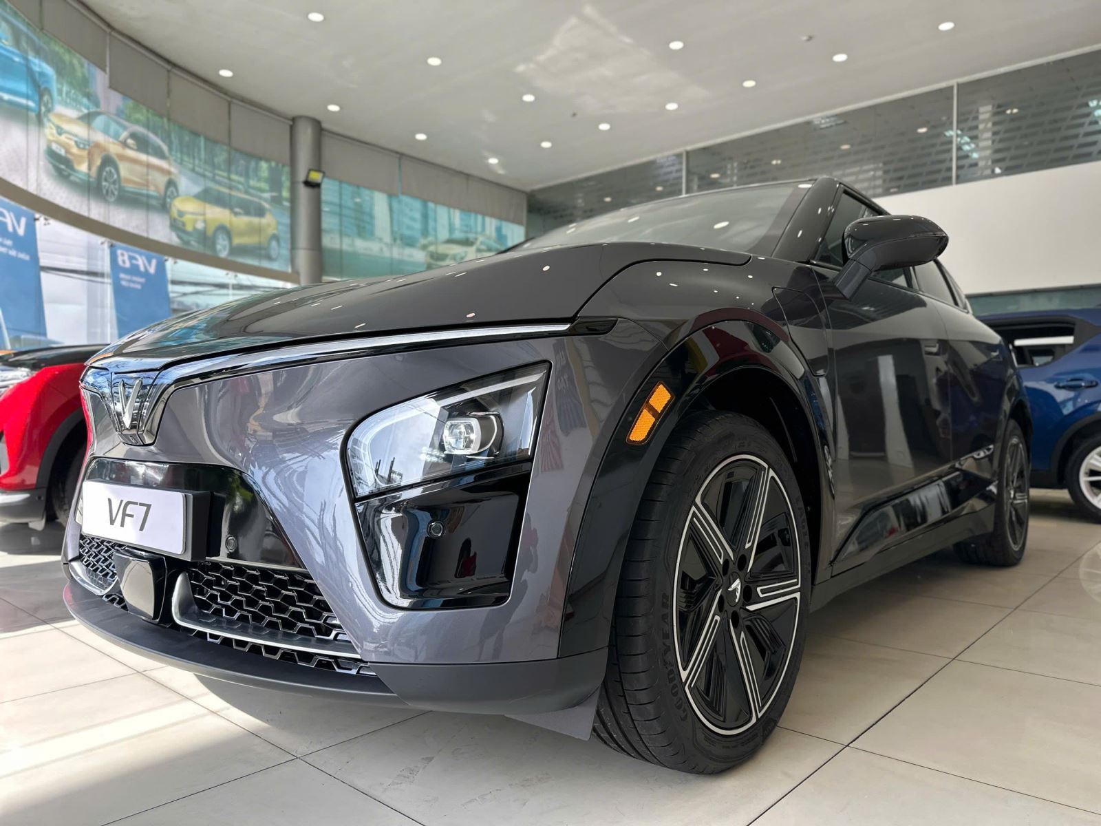 ngoai-that-vf-7-plus